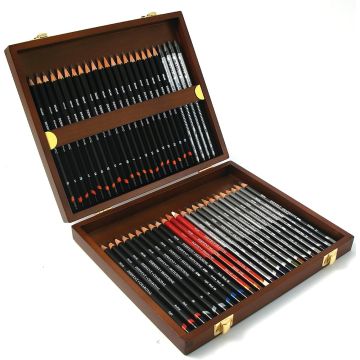 Derwent Sketching Set of 48 Wooden Box